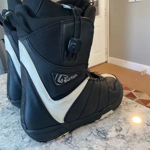 BURTON snowboard boots size 9